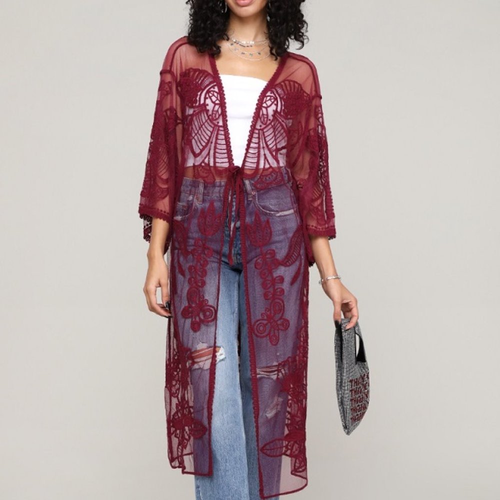 AMBERLY LACE KIMONO IN BURGUNDY